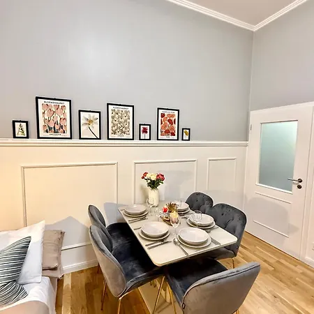 Stunning In Wenceslas Square Apartment *